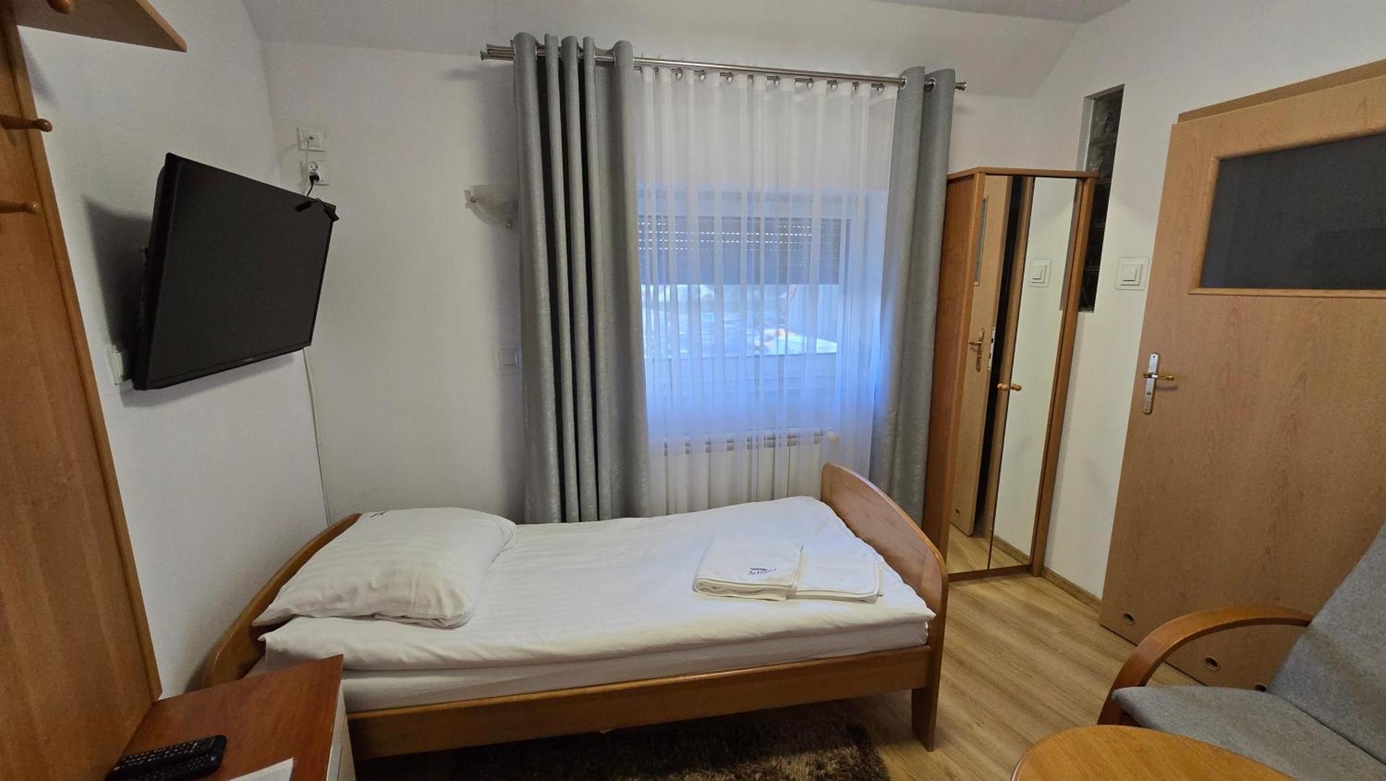 Motel Za Miedza Bralin Esterno foto