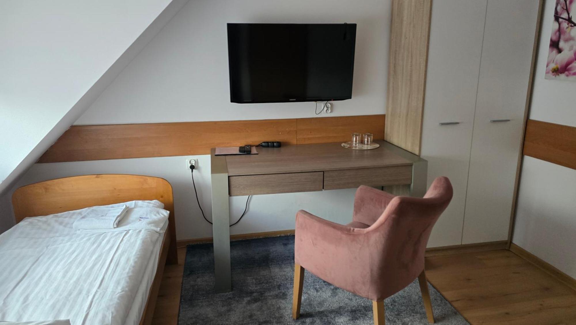 Motel Za Miedza Bralin Esterno foto
